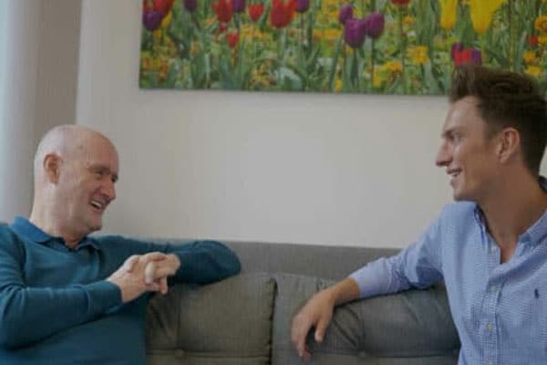 dental_implants_abroad_vs_evodental_patient_speaking_to_patient_coordinator